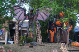 24Nov03-Wanniassa Hallowean House